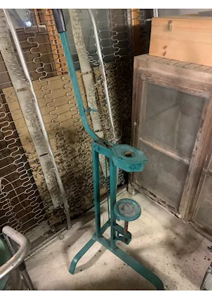 Imbottigliatrice tappatrice a colonna