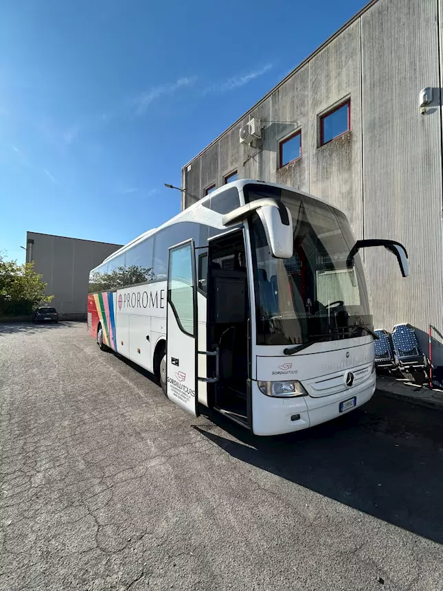Foto 3EVOBUS GMBH MERCEDES BENZ Anno 2017 Km 470000 Euro 6, cerchi in lega