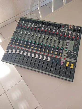 Mixer Soundcraft EFX 12 processore effetti 24-bit