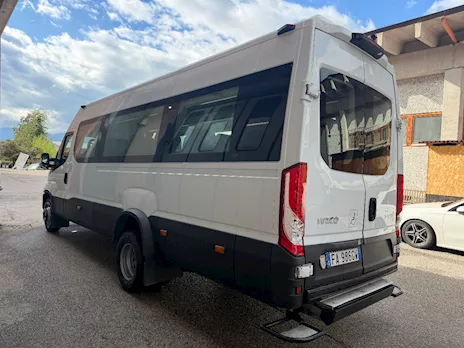 Minibus Daily 24 posti con pedana disabili Iveco Anno 2015 - Anteprima 3