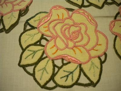 6 Sottobicchieri a Rosa e 1 Centro Fatti a Mano Wintage, prezzo trattabile - Foto 2