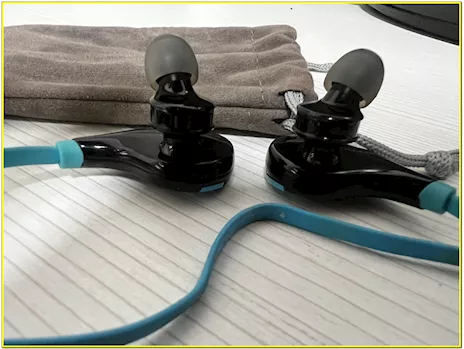 Cuffie Aukey Bluetooth, modello sportivo, colore nero, ottimo stato - Anteprima 2