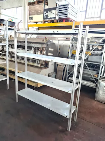 Scaffalatura porta oggetti usata