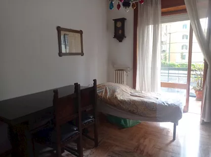 Via San Giacomo dei Capri Ampio appartamento - Anteprima 1