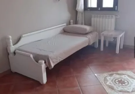 Divano letto in legno massello realizzato