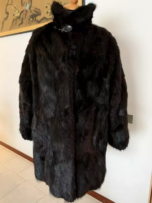 Splendida pelliccia rat mousqué visonata tg. 44, colore nero, come nuovo