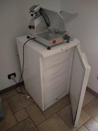 Affettatrice SIRMAN e Congelatore a cassetti BOMPANI