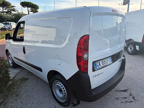 FIAT DOBLO 1.6MJT 105CV E6D.I 2022 Km 45000 Euro 6, unico proprietario - Anteprima 3