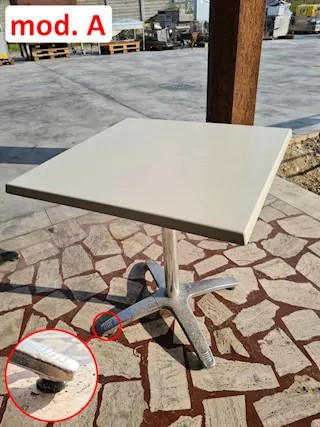 Vari tavoli da esterni usati