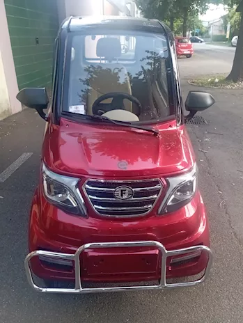 Auto elettrica senza patente per persone anziane