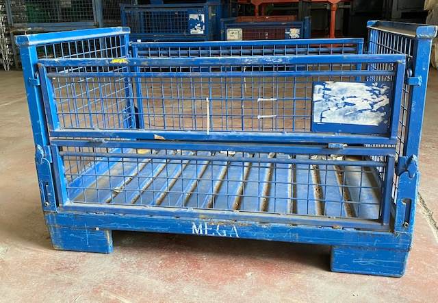 Contenitore a rete metallica abbattibile, con sportello lato
