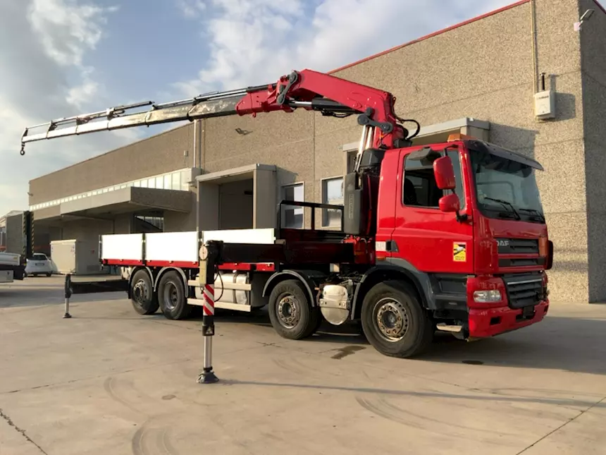 DAF CF 85.510 8x2 cassone e gru Fassi F415 6 sfili Km 541625, colore ...