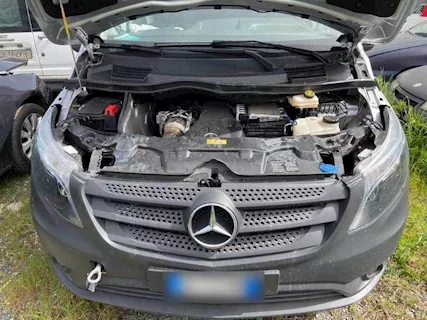 Mercedes Vito 2023 sinistrato poco