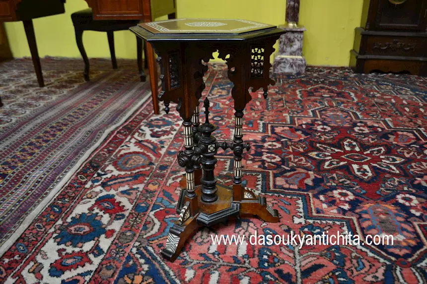 Tavolino orientale d’appoggio esagonale del XX secolo, in legno - Foto 1