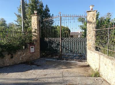 Villa con terreno 80000€