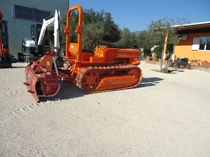 TRATTORE AGRICOLO CINGOLATO FIAT 605C