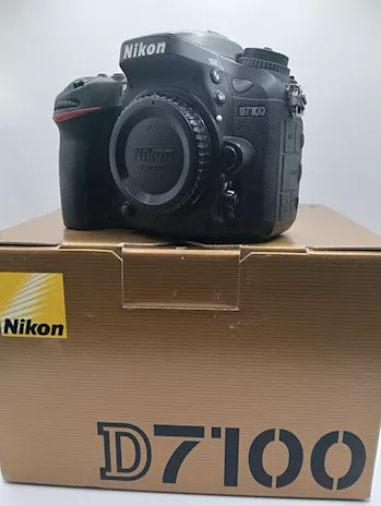 Nikon D7100 in ottime condizioni