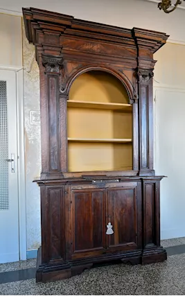 Mobile credenza con alzata a libreria