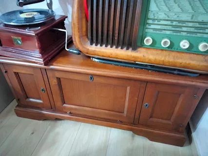 5 pezzi - Mobili in legno massello come nuovi