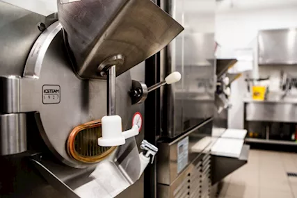 Attrezzature nuove in stockproduzione gelateria