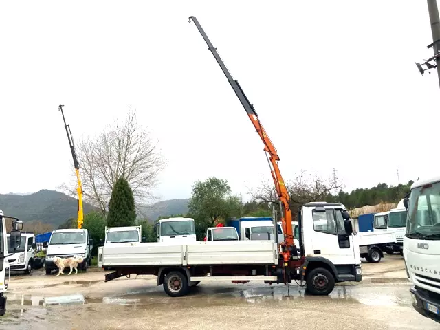 Foto 8Camion Iveco Eurocargo 75e15 cassone fisso e gru, marca stern