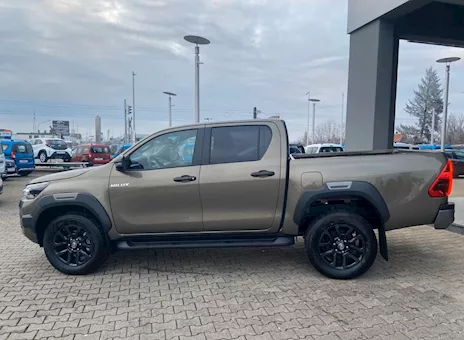 Toyota Hilux 2,8 Double Cab 4x4 Invincible 2025