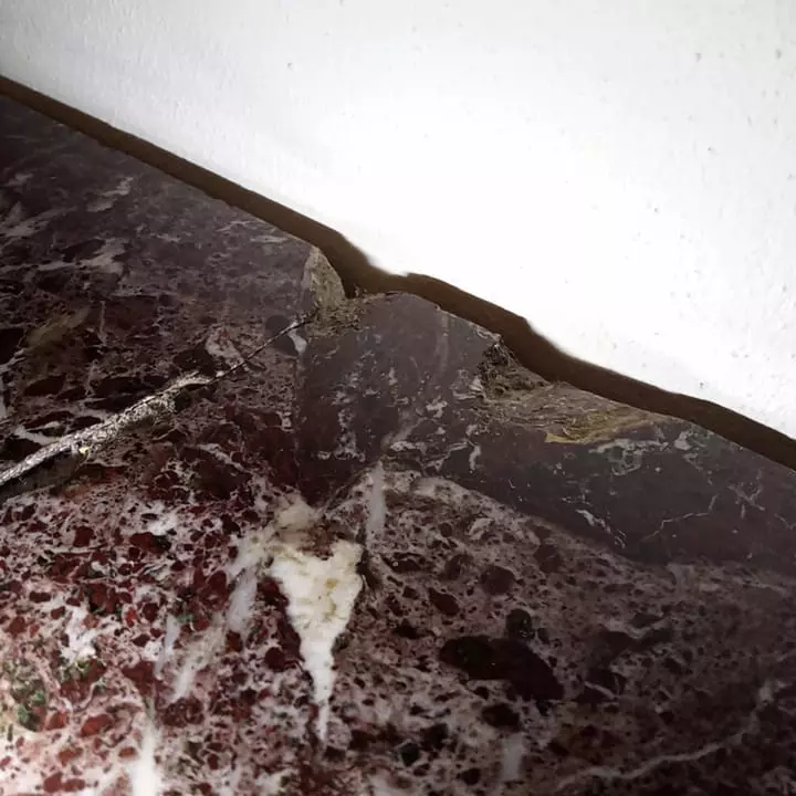 Cassettone antico legno massello con piano in marmo, in buone condizioni - Foto 4