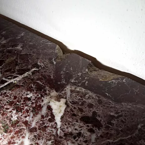 Cassettone antico legno massello con piano in marmo, in buone condizioni - Foto 4