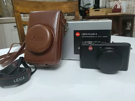 Leica D-Lux 4 con borsetta di pelle e scatola