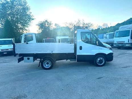 Camion Marca Iveco Daily 35c15 ribaltabile Anno 2015 Km 411500 - Anteprima 3