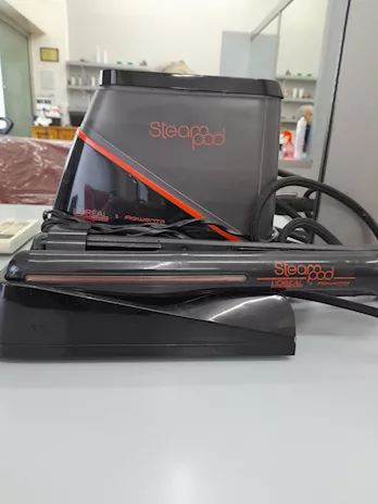 Piastra per capelli a vapore