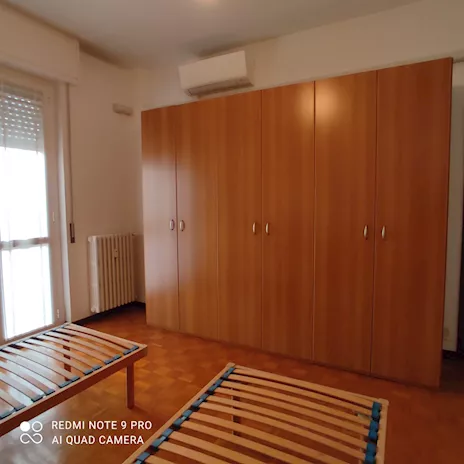 Camera da letto in legno pregiato