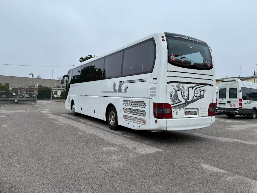 Foto 2Man Lion’s coach Anno 2007 Euro 4