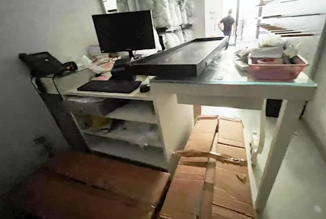 Banco bianco piede decorato 5654, in buone condizioni - Anteprima 5
