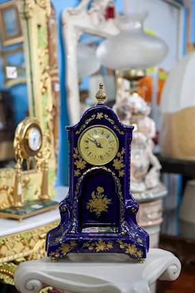 Orologio da Tavolo in Porcellana Blu Cobalto con Decori Dora - Anteprima 1