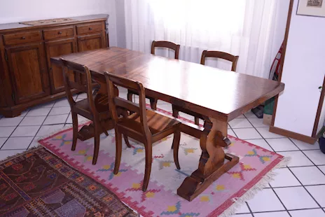 Tavolo Fratino e sedie in legno di noce massello