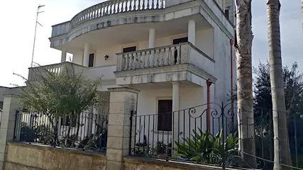 FinImmobil VENDE in Lecce-zona Villa Convento Villa mq.420 - Anteprima 1