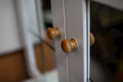 Mobiletto Multiuso Bianco con Ante a Vetro - 24412, in legno - Foto 2