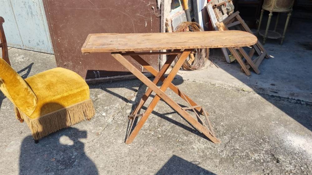 Asse da stiro, in legno