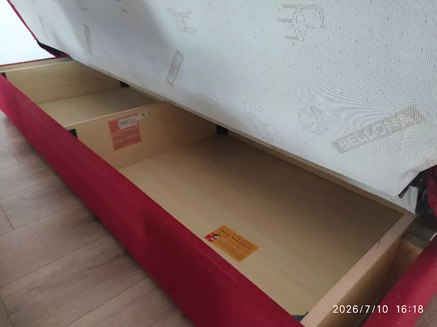 Foto 4Divano letto rosso come nuovo
