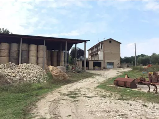 Casa stalla e fienile