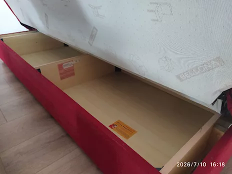 Divano letto rosso come nuovo - Anteprima 4