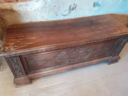 Cassapanca con intarsi