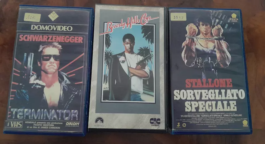Foto 2VHS originali Completi di custodia