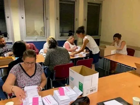 Lavoro da casa imballaggio volantini