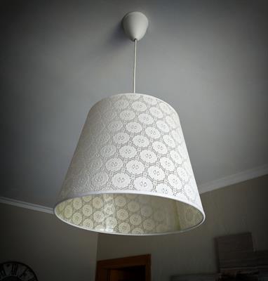 Lampadario ricamato