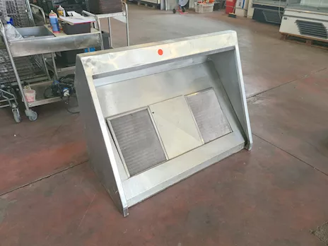 Cappa aspirante a parete con filtri usata