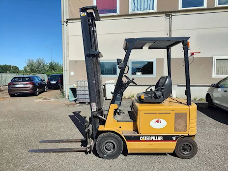 Carrello elevatore Caterpillar 18 quintali