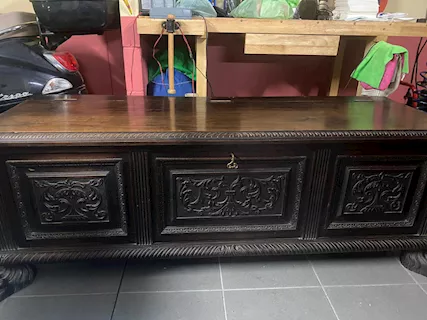 Cassapanca in legno di noce