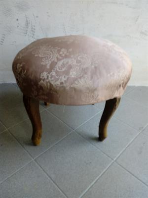 Sgabello basso rotondo
